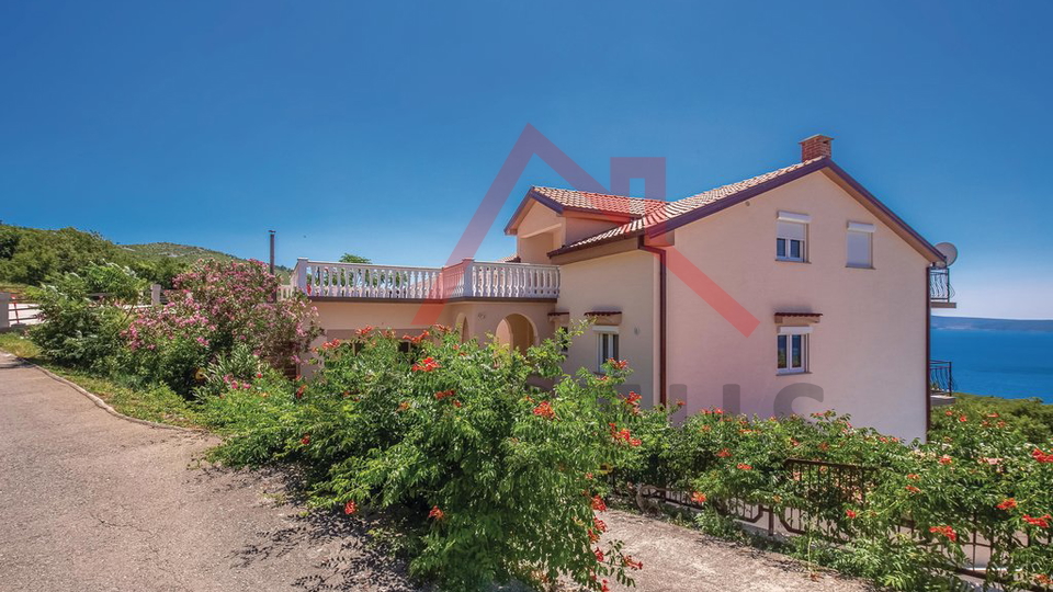 CRIKVENICA - house with three apartments, swimming pool and garage